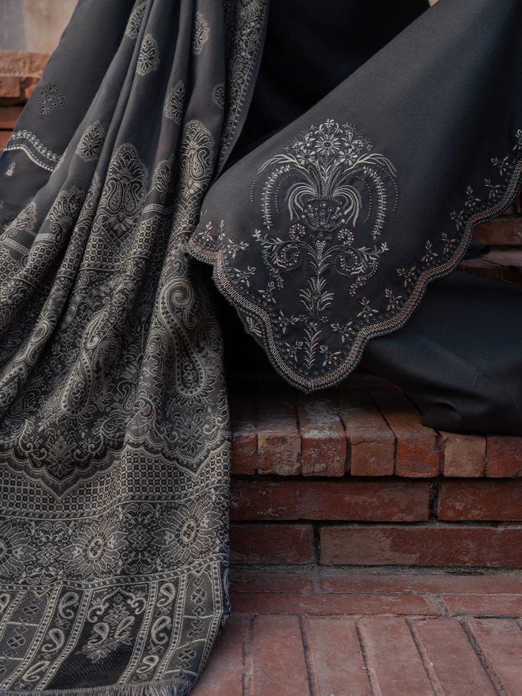 Lawn 3PC Embroidered Suit H-6144